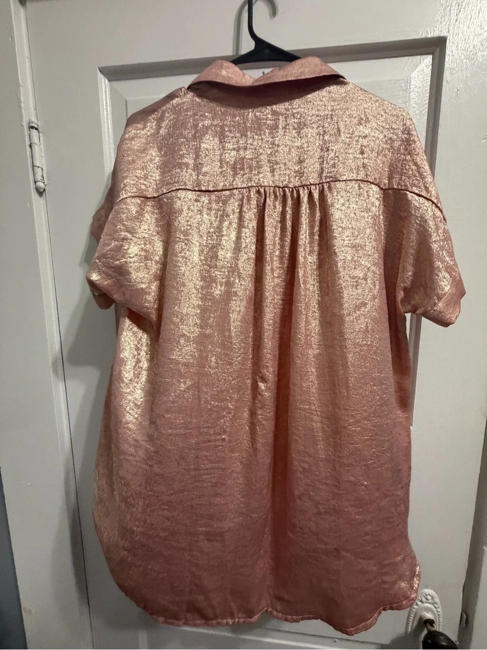 T&C Apparel Metallic Rose Flowy Short-Sleeve Collared Button-Down Shirt size M
